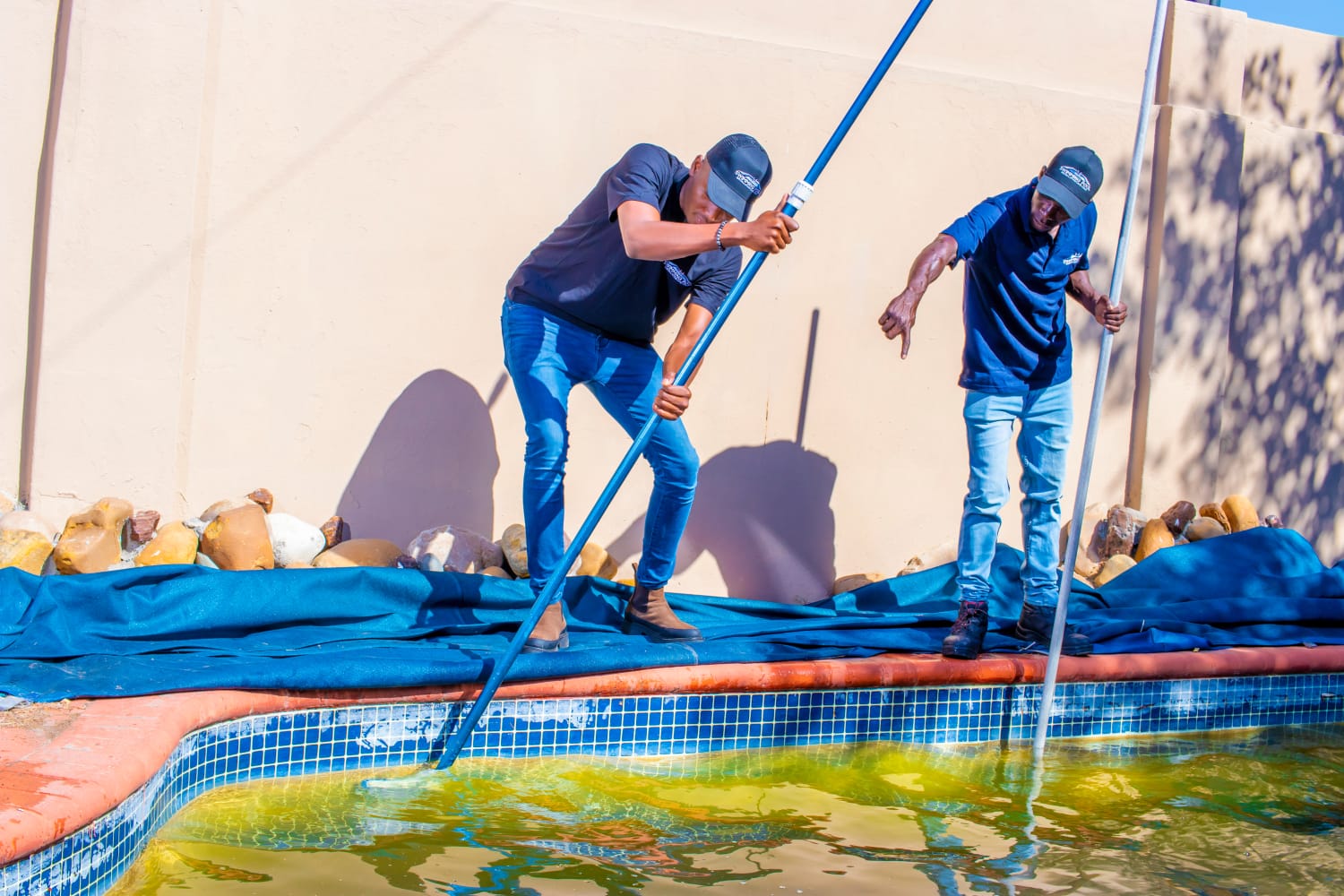 How Do You Clean A Fibreglass Pool?